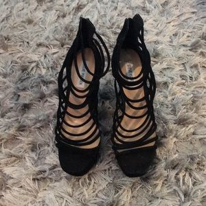 Black stappy Steve Madden heels.